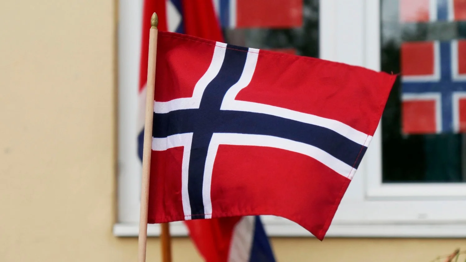 17. mai er dagen vi stolt kan rope at vi er norske og at vi elsker landet vårt. Men etter den søte kløe kommer den sure svie