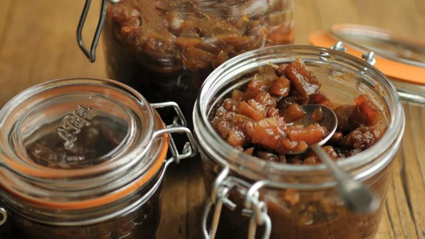 spicedapplechutney_7720_16x9.jpg