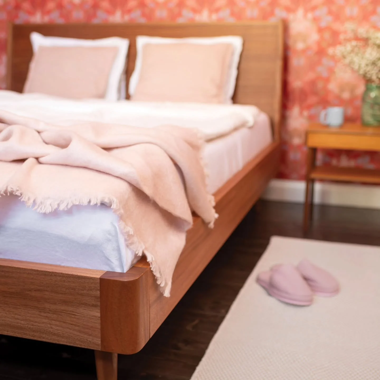 Keväinen kuvaus-/ stailauspäivä 
"Päähenkilönä" @puusuti upea Vaateri-sänky asiakaskohteessa 🛌
Kuva: @samuliahtiainen
Stailaus: @paula_hellberg @katokoshop @lempilifestyle
Sijainti: Vanha Rauma
#k