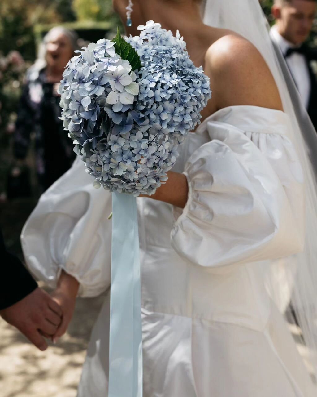 Bride @geomaymorgan
Groom morgsmann
Photography @hellochloemay
Venue @campdavidfarm
Florals @campdavidfarm 
Styling @campdavidfarm 
Catering @monsieurpierrekyneton Musician @kezra.music
Bridal gown: @harriettegordon
Bridal earrings: @eneseajewellery
