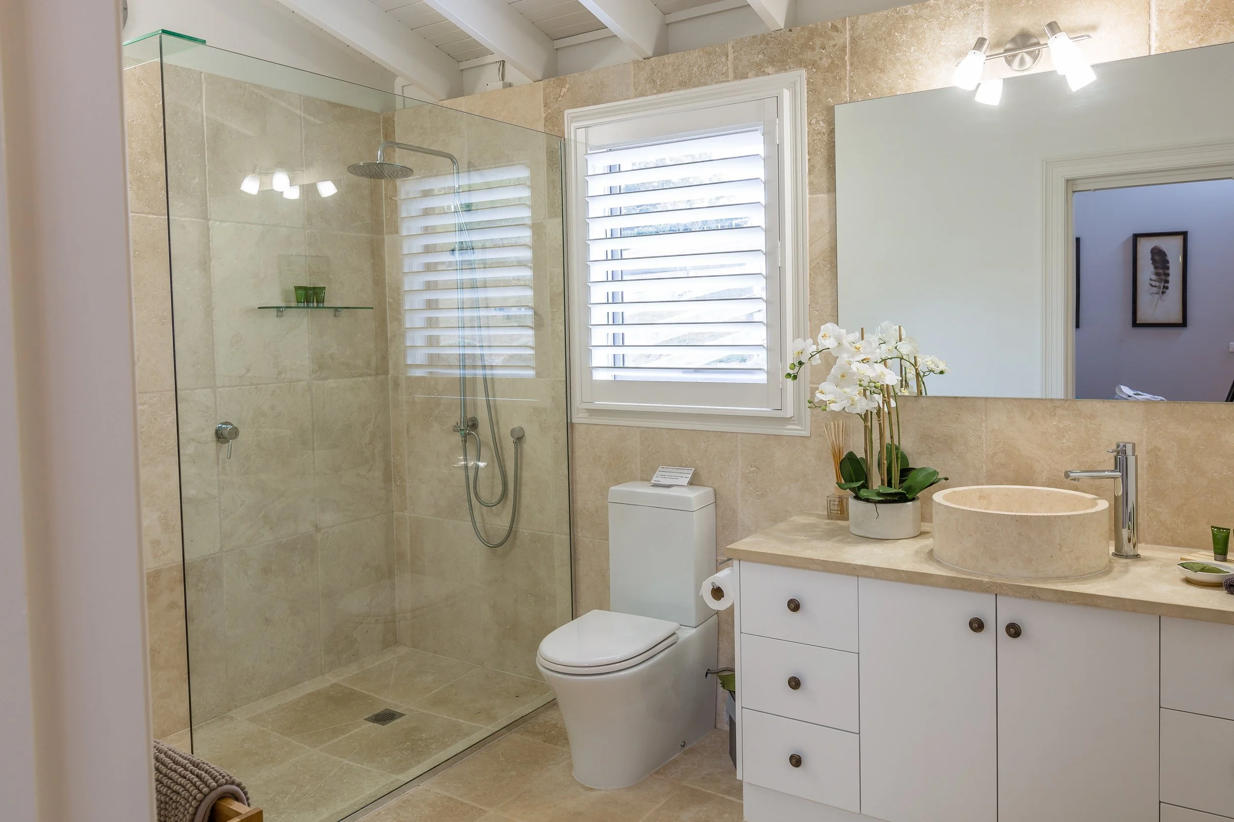 The Cottage - Bed 1 ensuite.jpg