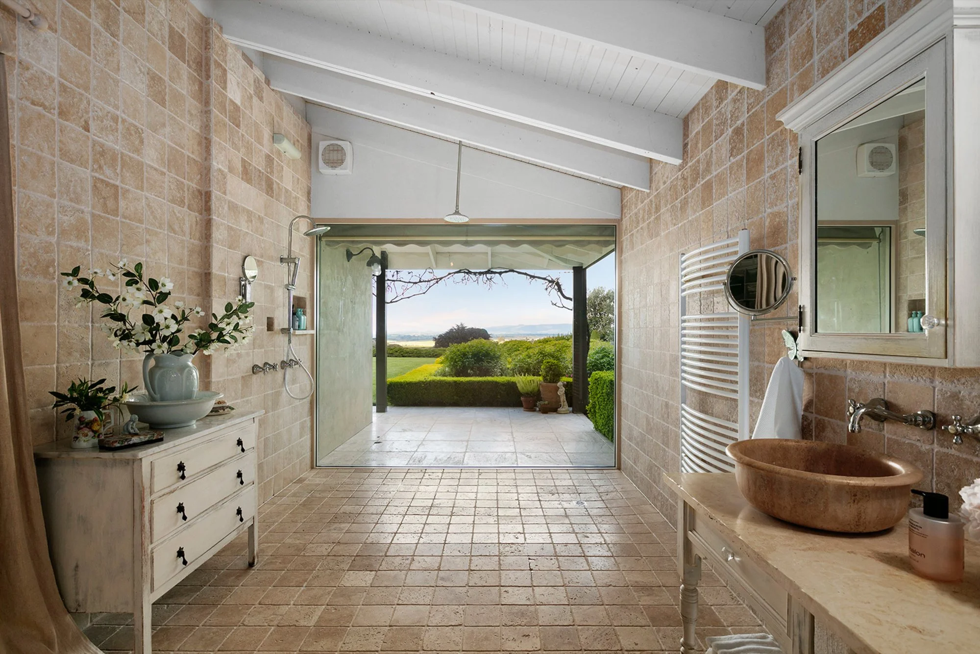 The Homestead - Bed1 Ensuite.jpg
