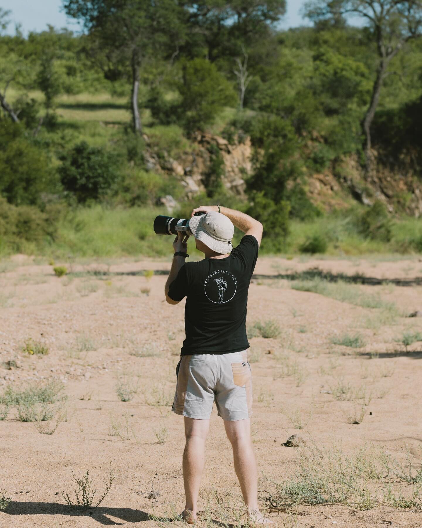 My kinda work attire 😏

#southafrica #safari #photographer #timbavati #krugernationalpark #greaterkruger #wildlifephotography #artofvisuals #wildlife #canonr5