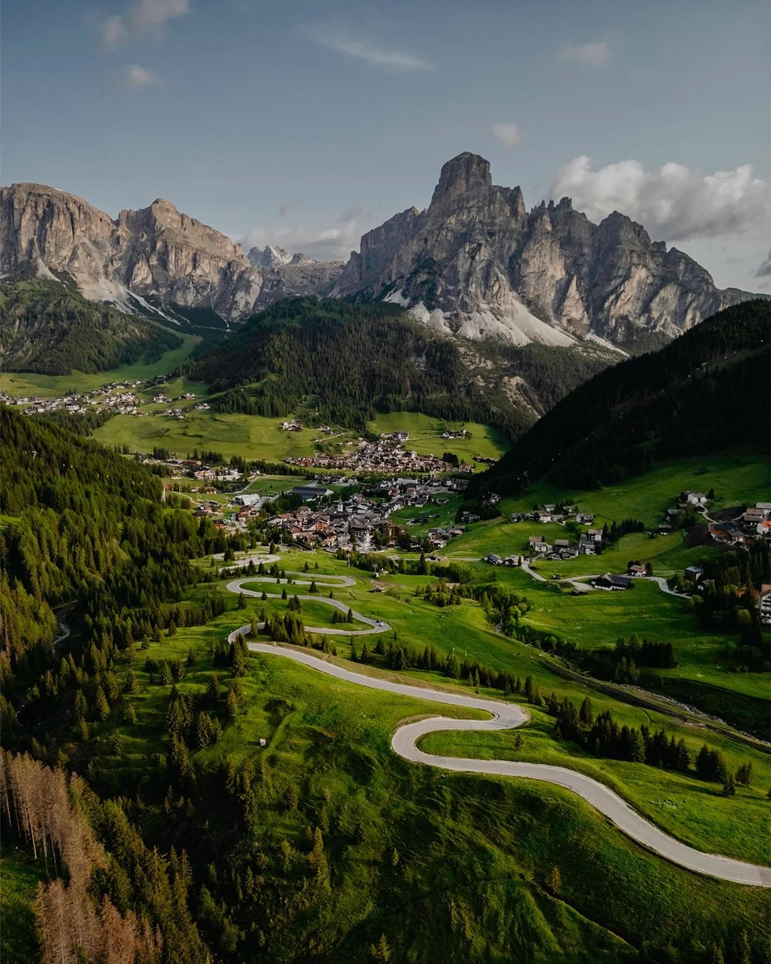 The journey into Corvara, Italy ⛰️ 

After returning from Italy, it&rsquo;s been a whirlwind of getting back into work, celebrating @emmajoan and I&rsquo;s engagement, and spending some time in our beautiful local South African mountains&hellip;.

Wh
