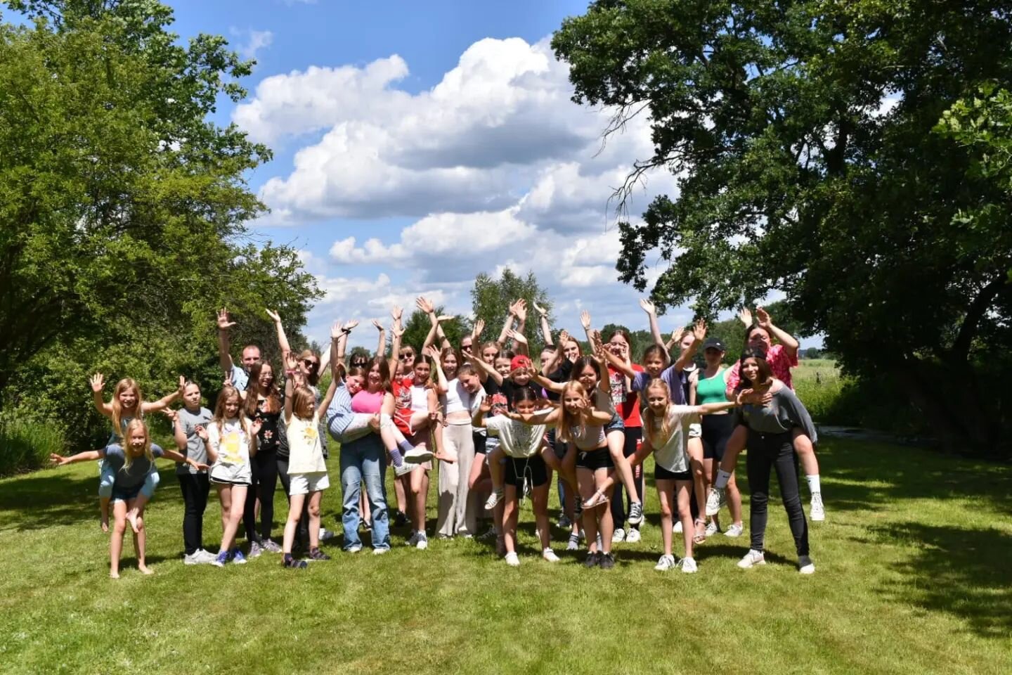 HRC Sommerfest 2022 ☀️💯

Das war ein toller Tag! Bei super Wetter haben wir gegrillt, Spiele gespielt und hatten eine Menge Spa&szlig;! 🥰 Sch&ouml;n wars! ☀️

#hamburgroyalcheerleader #sommerfest #hrc #peewee #junior #senior #summer #wearefamily #l