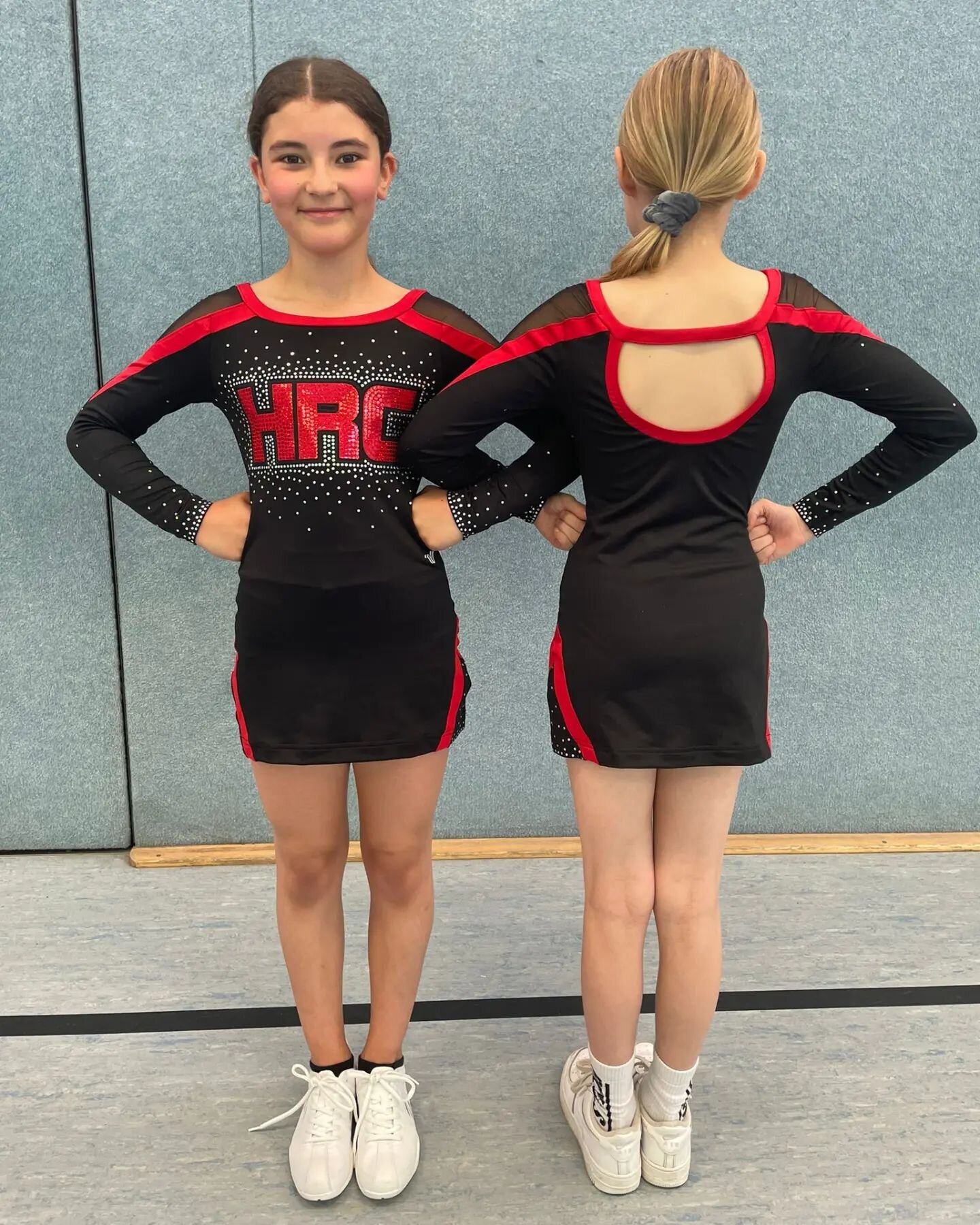 Endlich ist sie da! Die Uniform f&uuml;r unsere Kleinsten 🤩 Wir lieben es 🥰

Danke an @varsityeurope ❤️

#newuniform #hamburgroyalcheerleader #hrc #hrcfamily #peewee #junior #senior #lovethisteam #weareinlove #wearefamily #hamburg #cheerleading #ne