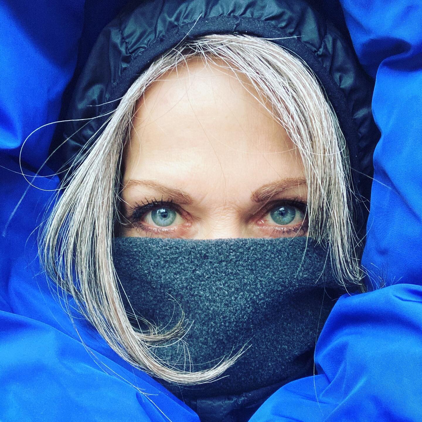 La #mode &agrave; -20&hellip; misez sur le seul atout disponible&hellip;#fashionstyle #hiver #winter #froid  #fashionblogger #lifestyle #lifestyleblogger #bleu #montreal