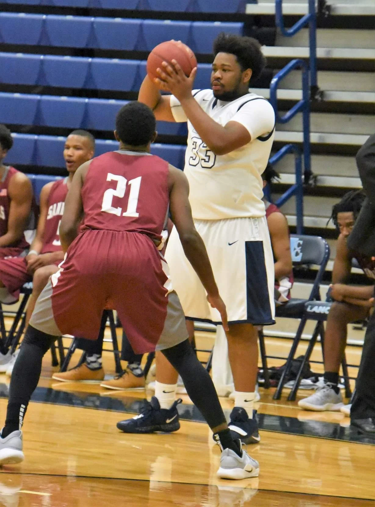 LCC’s Daimian Burnett prepares to make a pass during Wednesday’s contest against Sandhills CC. Photo by William “Bud” Hardy / Neuse News
