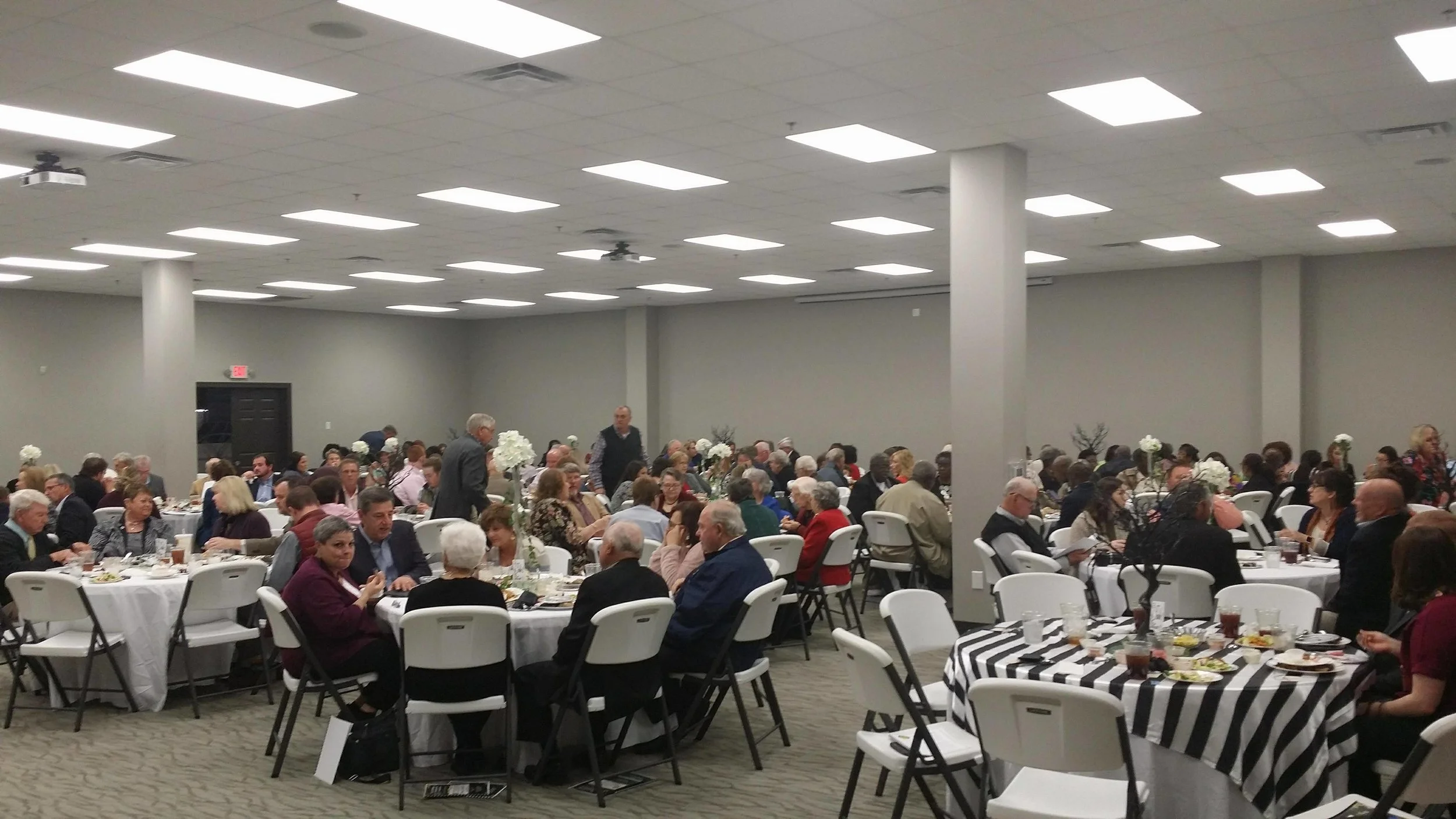 Attendees of the annual La Grange Chamber of Commerce Banquet dine at the La Grange Community Center. Photo by Jon Dawson / Neuse News
