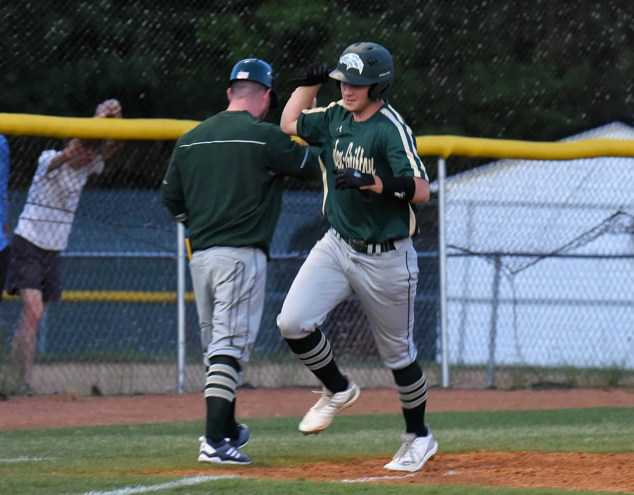 Jones pitches complete game as Chargers rout Hawks, 11-1