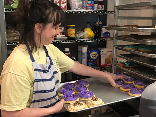  Stacy Bailes, co-owner of Farmer and the Dail bakery in Snow Hill, prepares iced sugar cookies for sale. Laura Ashley Lamm/Neuse News 