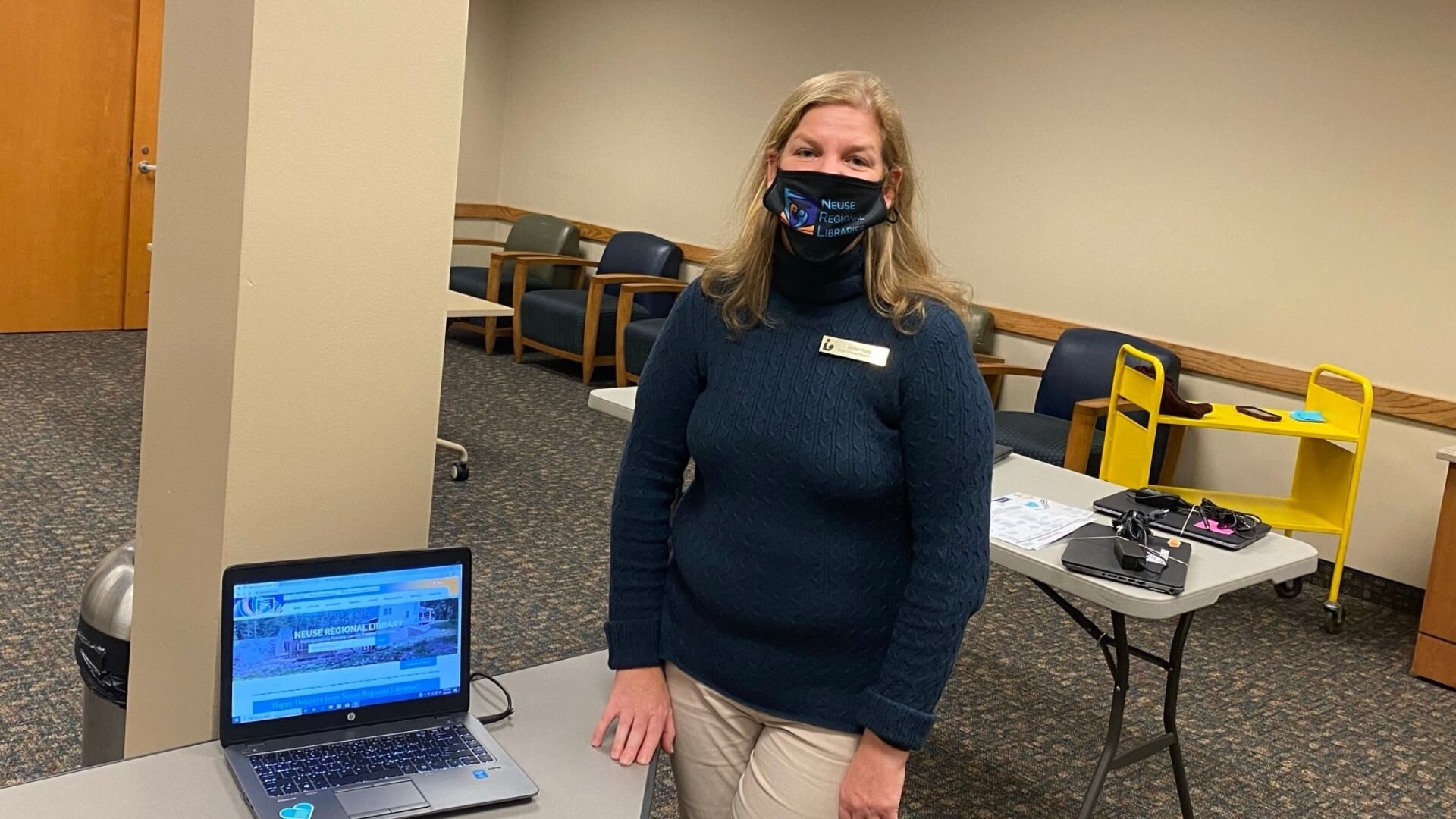 United Healthcare donates 10 computers to Neuse Regional Library
