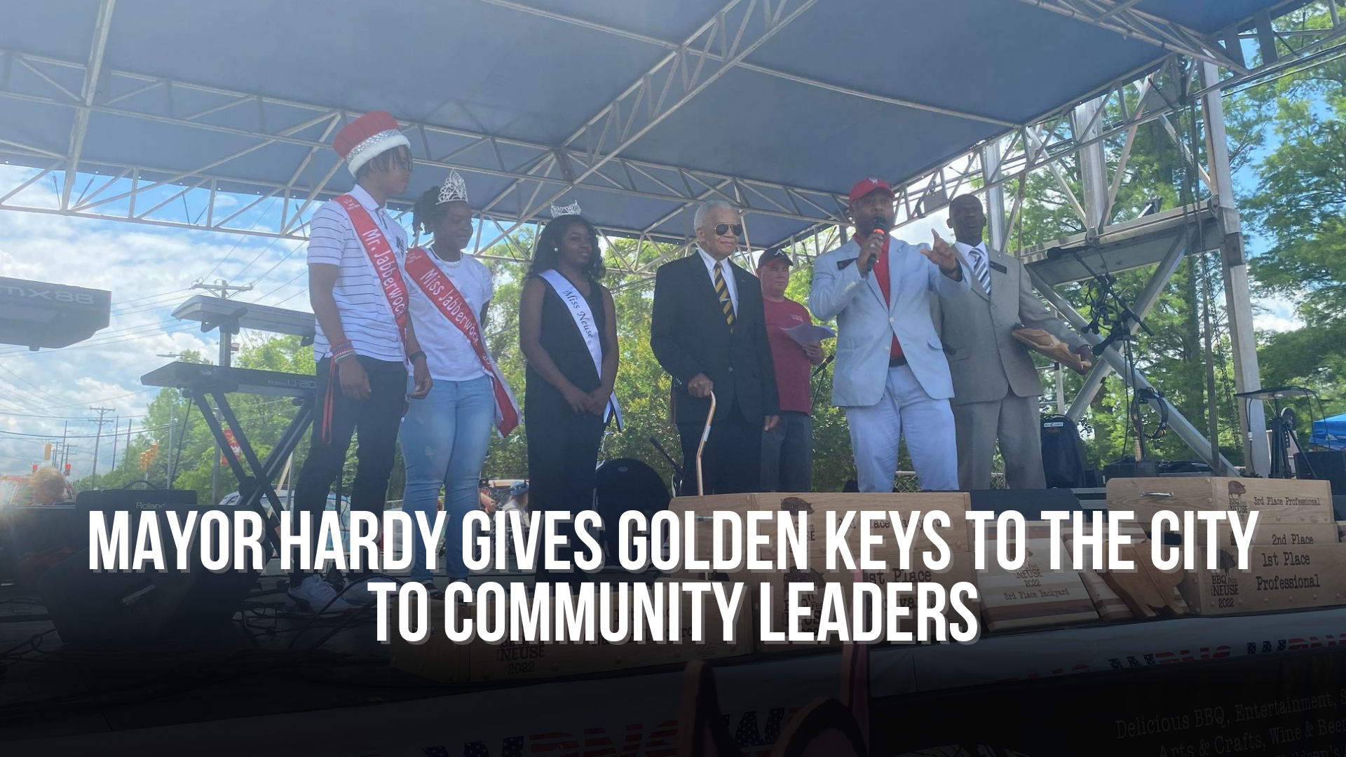 Mayor Hardy gives Golden Keys to the City to community leaders