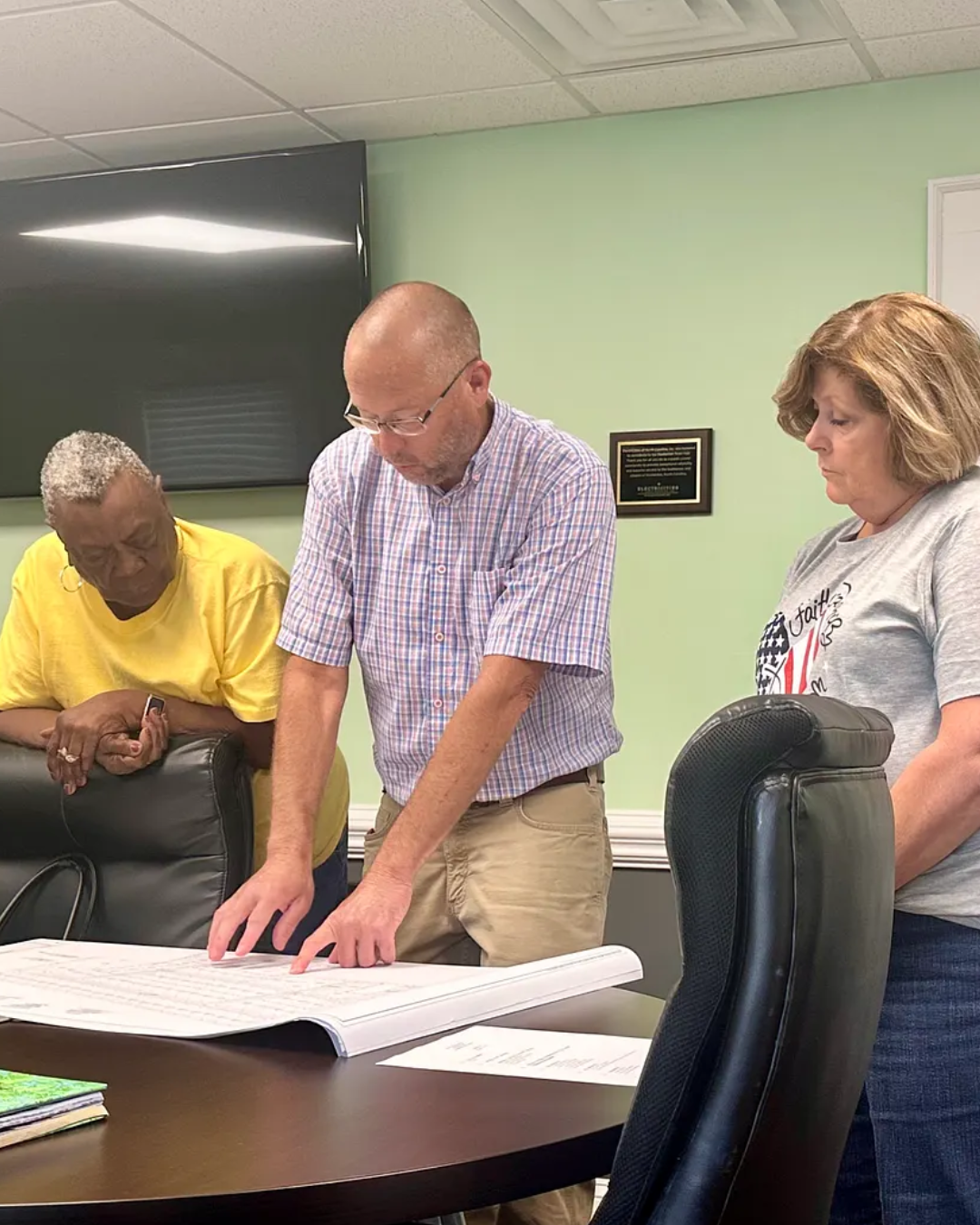 Hookerton Board of Commissioners Gathers for First Meeting After Mayor’s Death