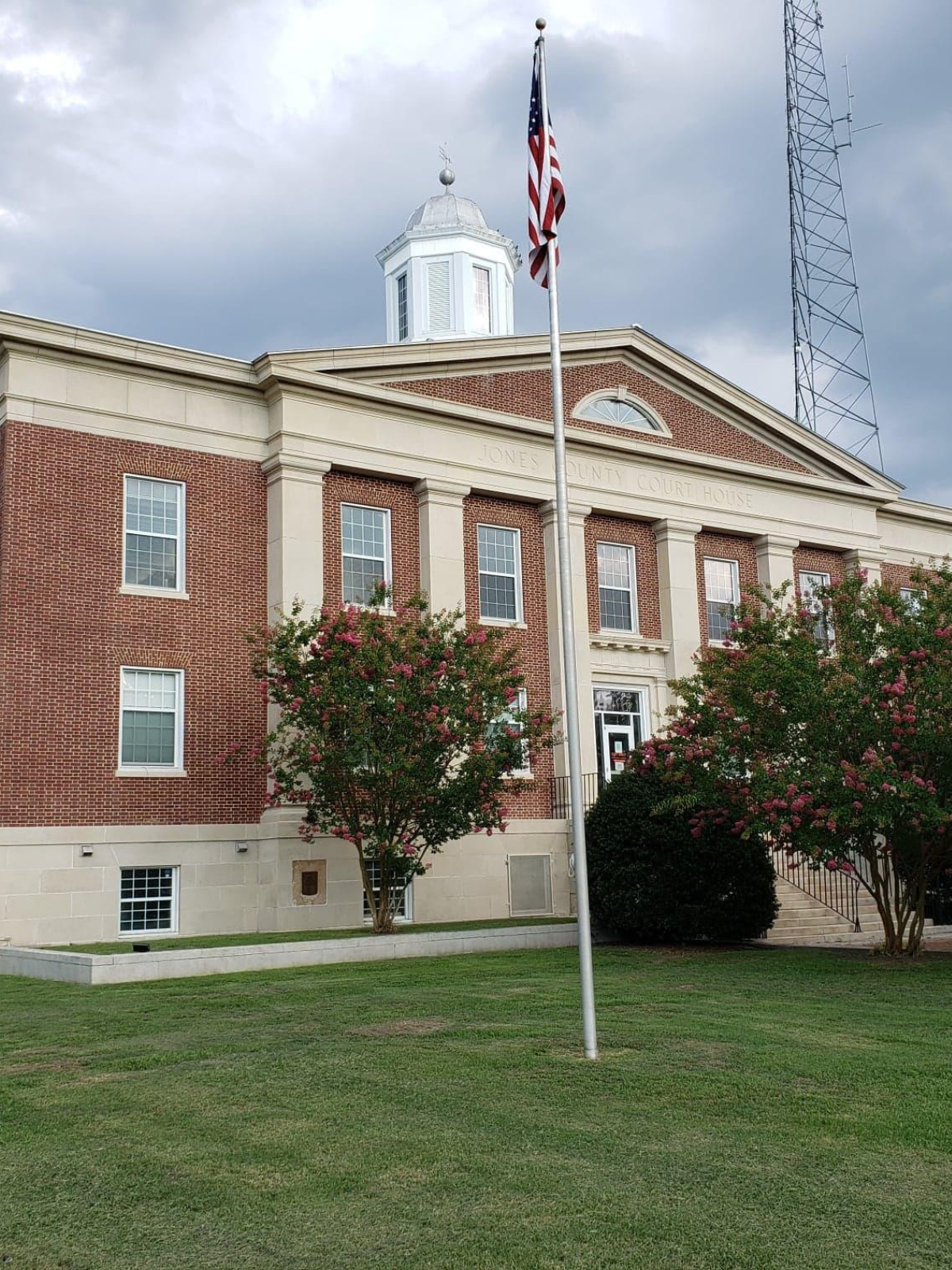 Jones County commissioners approve grant application, update development rules