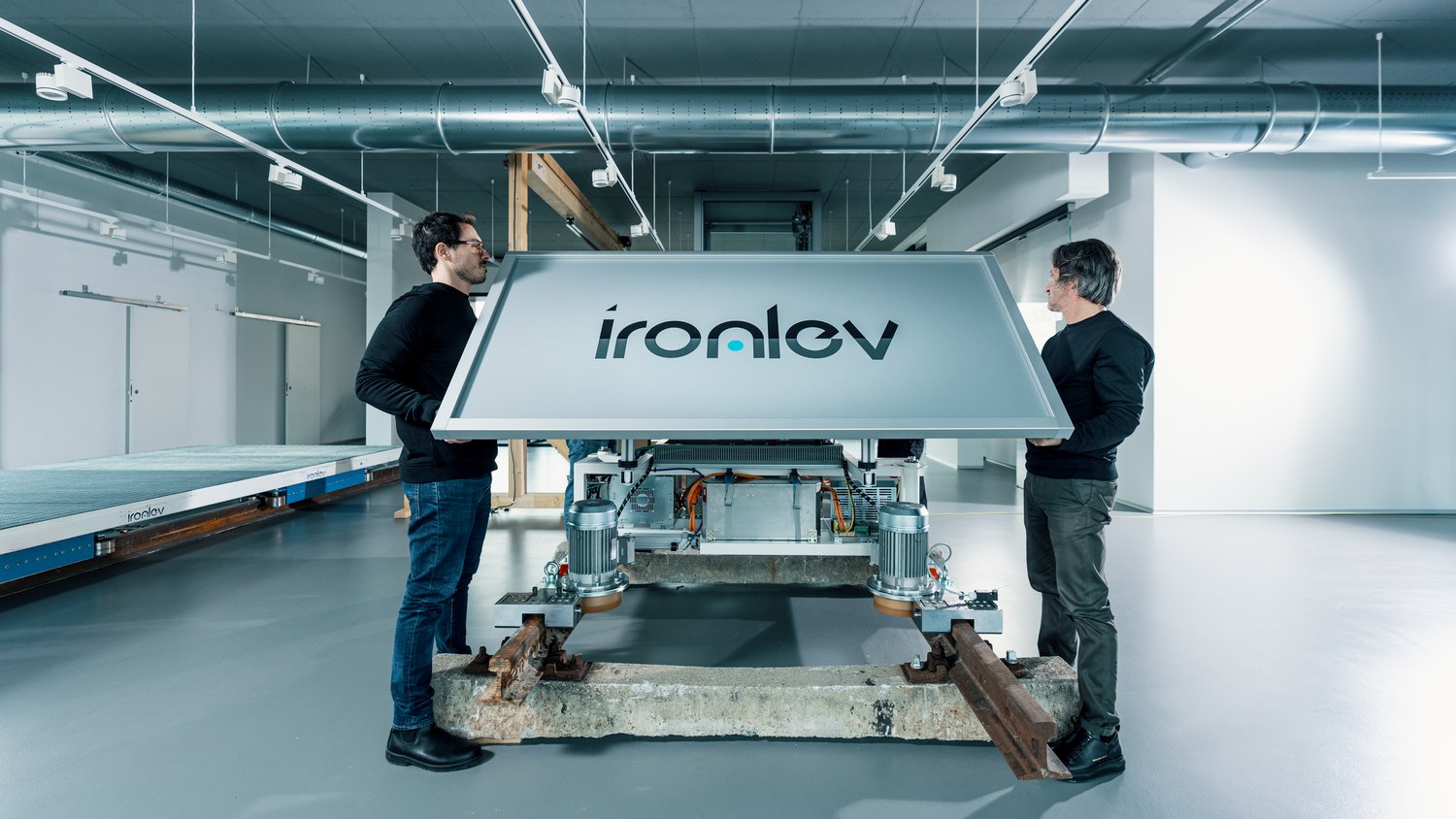 Ironlev ADV+Iron+Lev+Levitation+Day%C2%A9Record_Studio_2