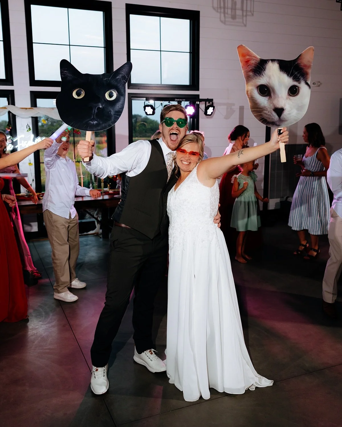 The Fischers 🖤
.
(some of my absolute favorite people) @chelsea.efisch @coach_ofischial
.
@thehiddenacre #cedarvalleyphotographer #iowawedding #cedarfallsphotographer #iowaphotographer