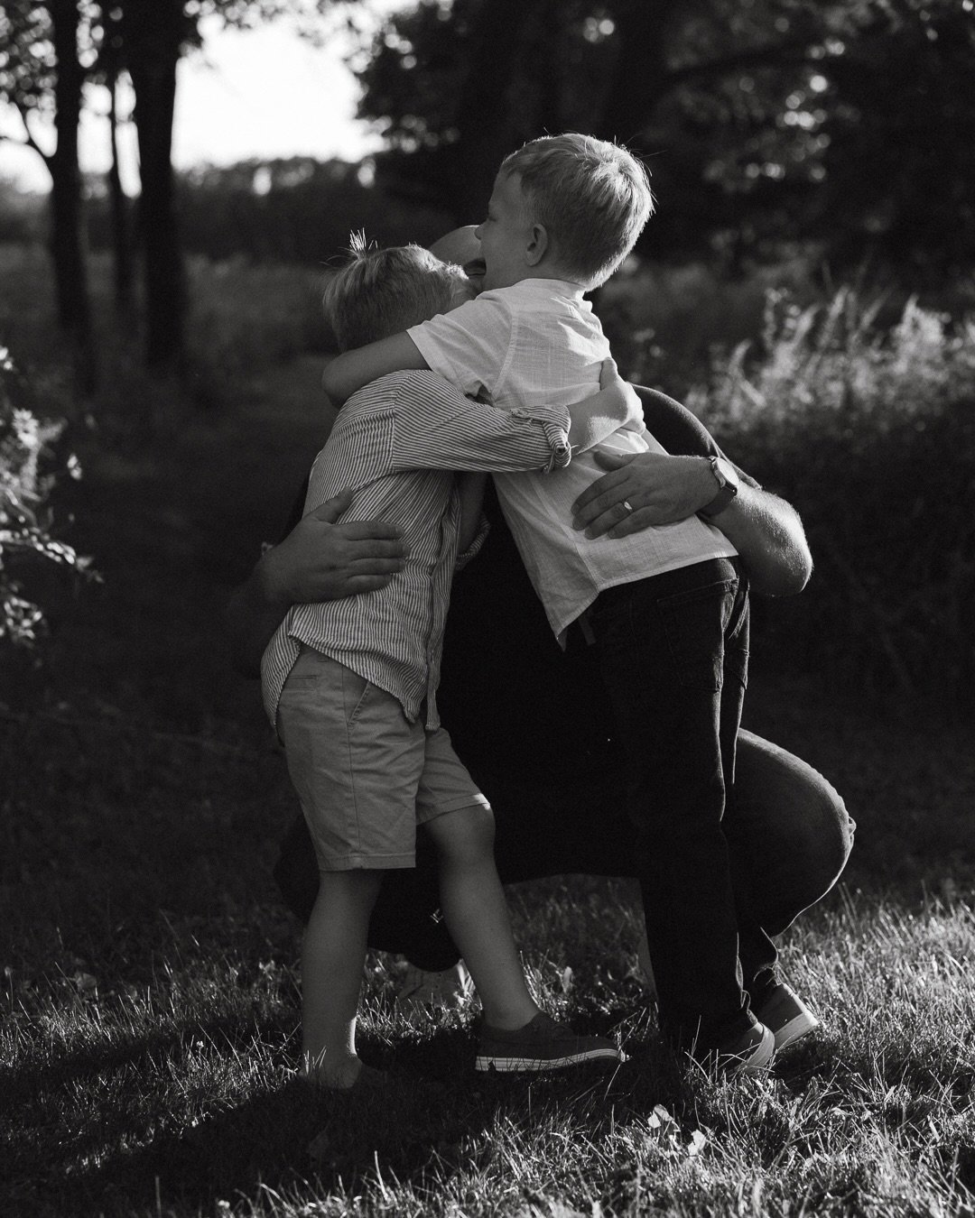 Dimarco Family 🖤
.
@michaelpdimarco @hollyhdimarco 
.
#cedarfallsphotographer #cedarvalleyphotographer #iowaphotographer
