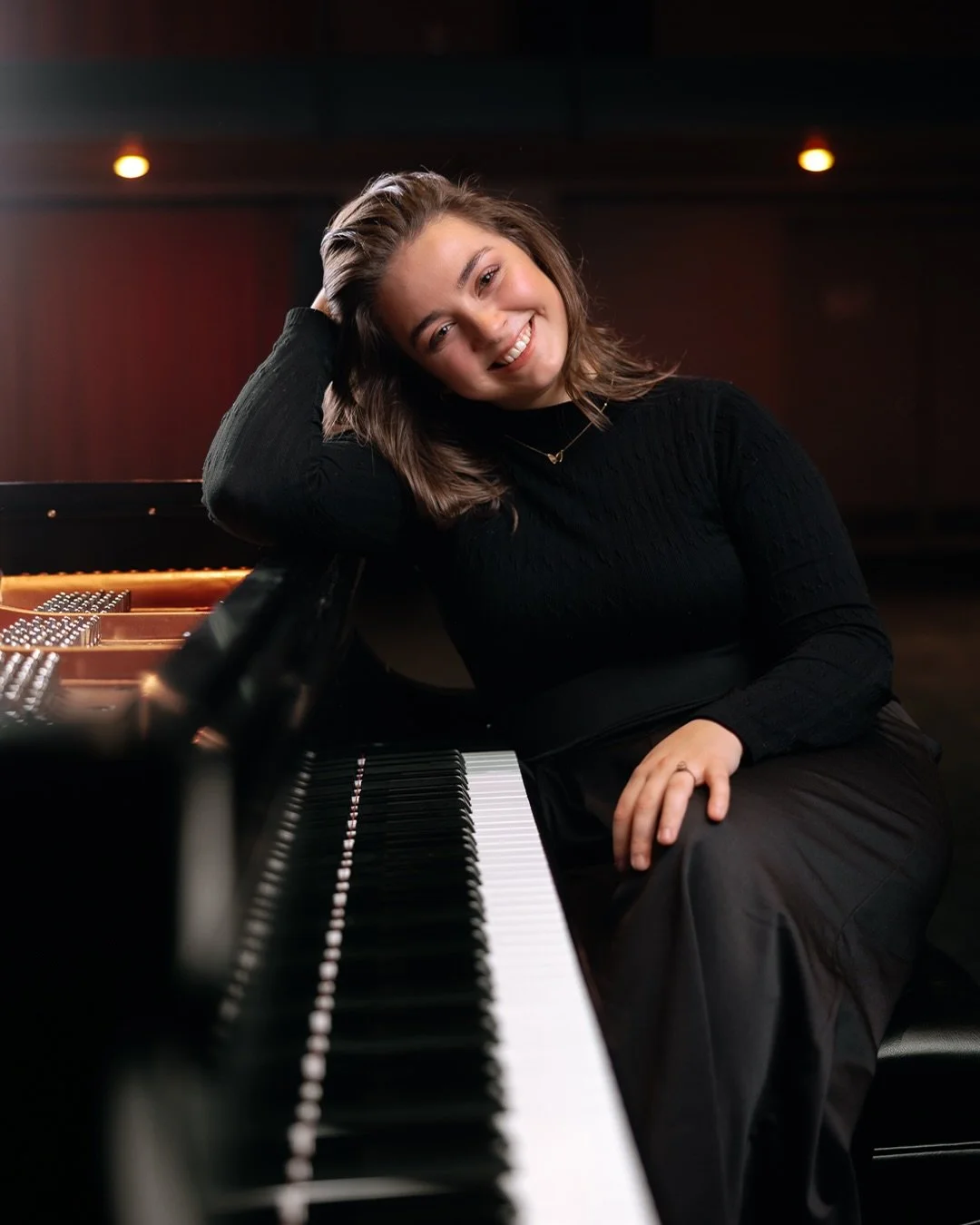 Madelyn&rsquo;s Graduate Student Recital portraits. 🎹 Years of practice, late nights, and dedication all leading to this. Honored to capture a season that means so much.
.
@mgpotter7 
.
#cedarvalleyphotographer #seniorphotography #iowaphotographer #