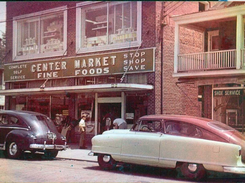 web_simmons-old-cars-out-front.jpg