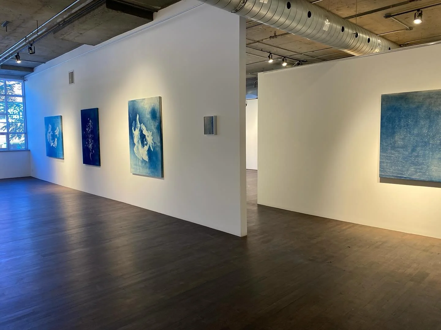 Vue de l’exposition   Tension des fluides  , Galerie Simon Blais, 2025  Photo&nbsp;: Guy LHeureux 