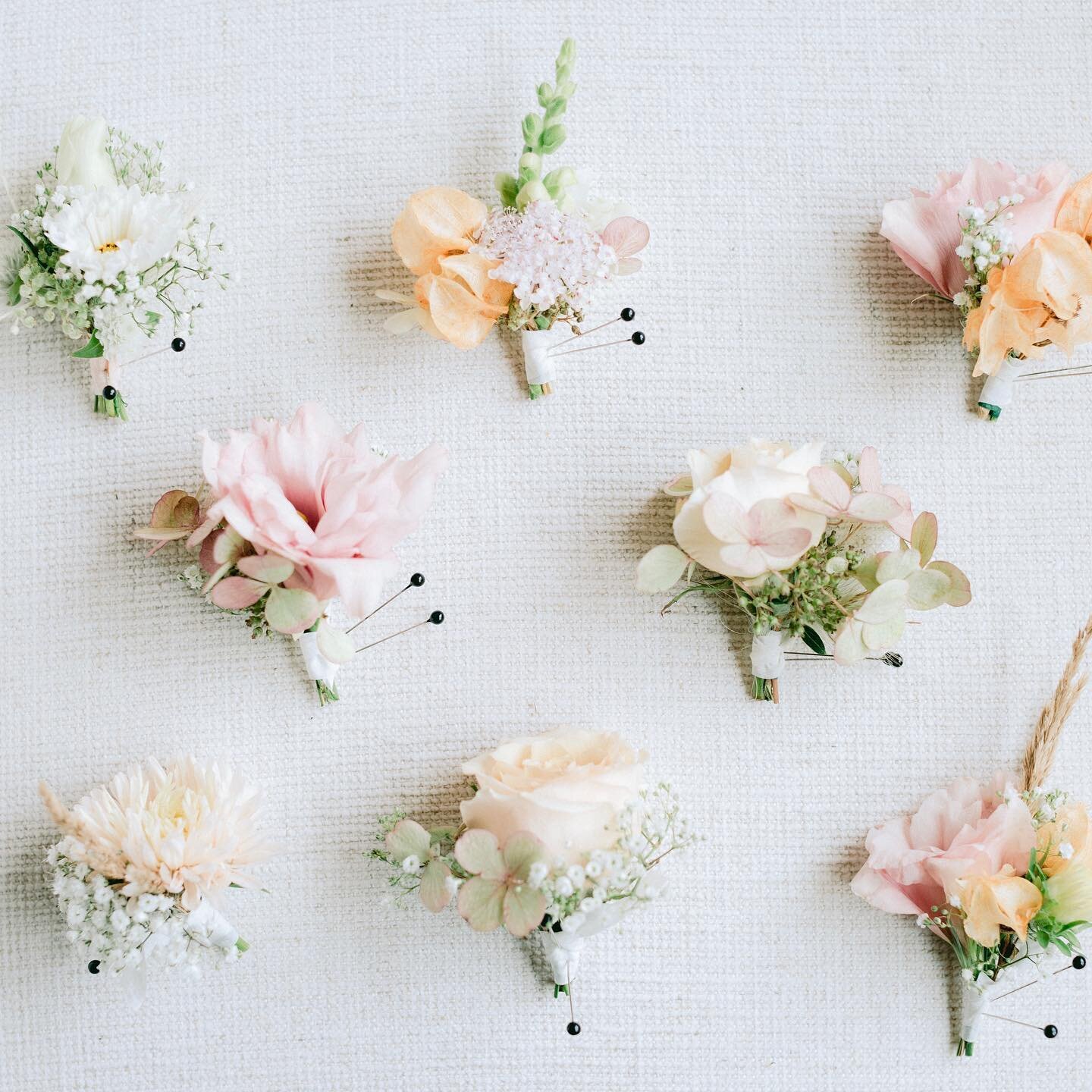 Boutonni&egrave;res by @lemonandtulips 
Shot for: @katiearnoldphotography