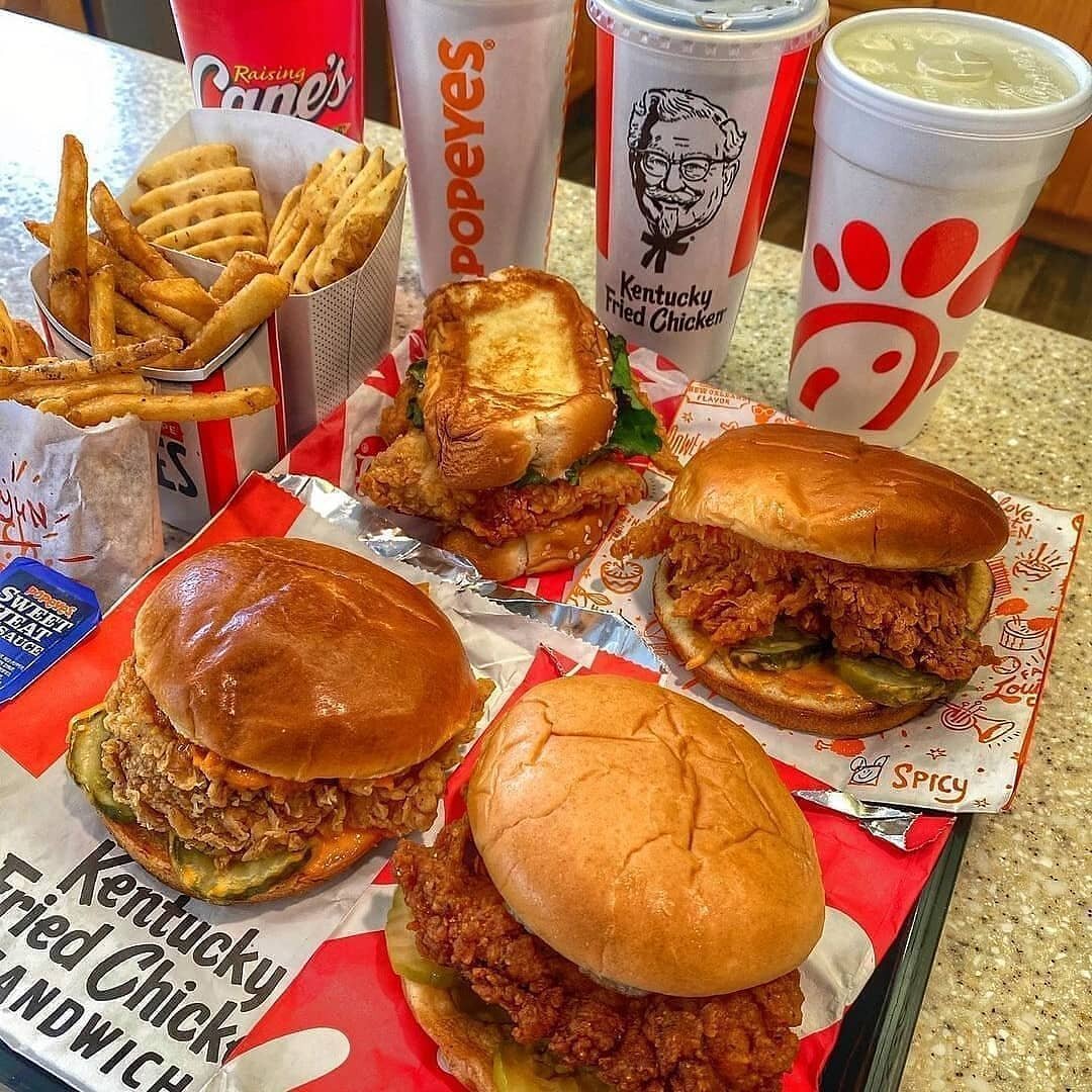 Choose your chicken sandwich fighter 💪🐓📷: @grubspot
.
.
.
🍔 Follow @foodinstabro
🌮 Follow @foodinstabro
🍕 Follow @foodinstabro
.
.
.
#burger #burgerporn #burgermania #burgermadness #burgertime #burgersofinstagram #burgerkill #burgerweek #burger