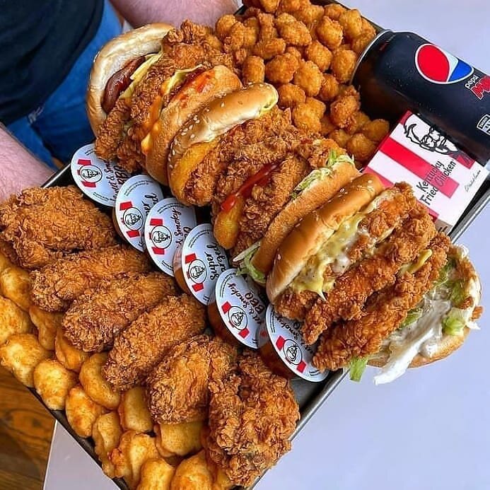 Kentucky Fried Chaos 🐥 Courtesy of @brisbane_burgerquest
.
.
Follow 👉🏼 @foodinstabro 
Follow 👉🏼 @foodinstabro 
Follow 👉🏼 @foodinstabro
.
.

#food #foodphotography #foodstagram #mealprepideas 
#hamburger #burger 
#burrito #foodie #cheeseburger 