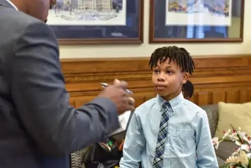 Erickson Elementary 4th Grader hosts IL House Speaker Emanuel “Chris” Welch