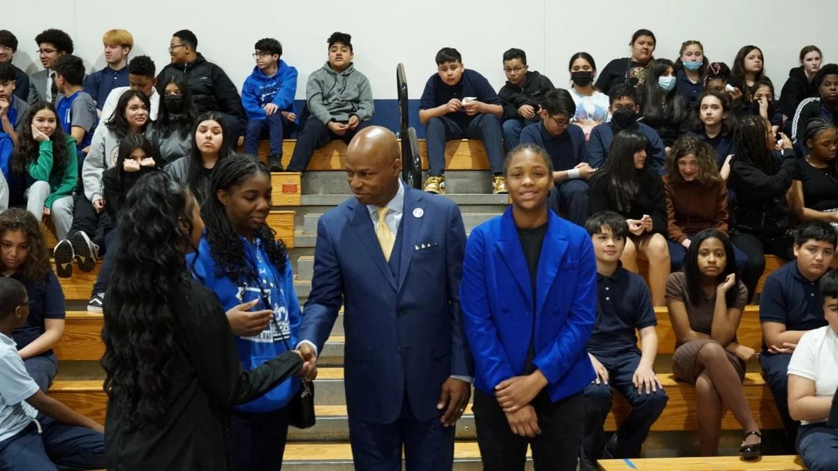 Speaker Welch Makes Stops in Hillside and Melrose Park During Legislative Spring Break