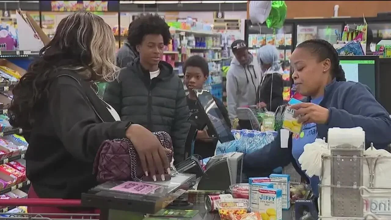 Forest Park grocer hosts shopping spree to support community as SNAP cuts loom