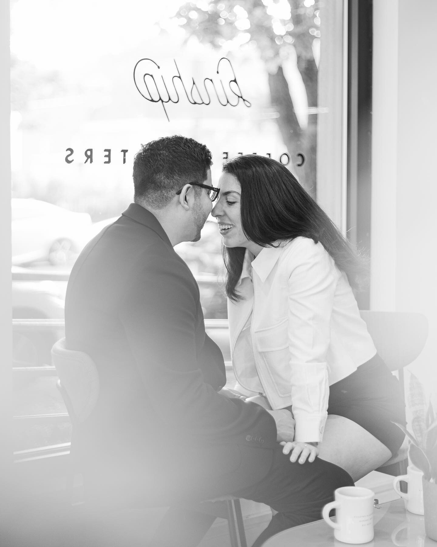 It all started in a coffee shop&hellip;❤️☕️

Engagement session with these two was the best🙌🏽🤍 

#engagementphotos #engaged #lovestory