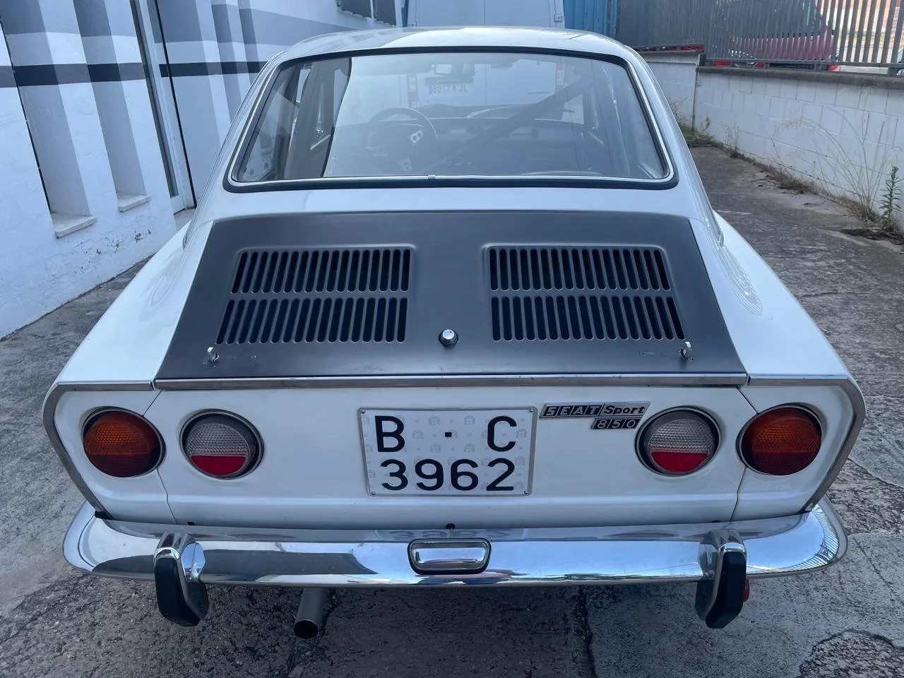 Seat-850-sport-coupe16.jpeg