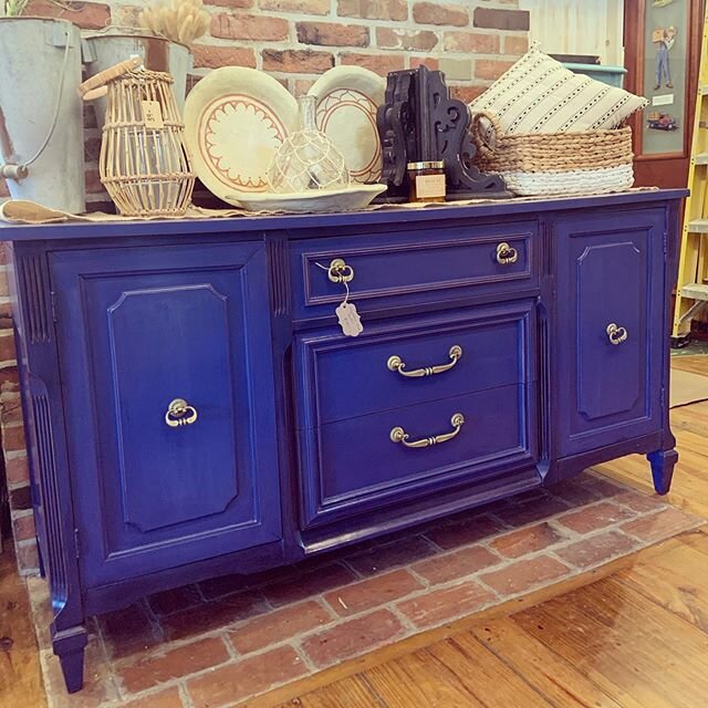 ✨Napoleonic Blue stunner now available! We used a bit of black wax to accent areas of this gorgeous piece. Price $549. Open 11-5 today! #HouseBerlin #anniesloan #anniesloanhome #chalkpaintedfurniture #painteverything #shoplocal #supportsmallbusiness 