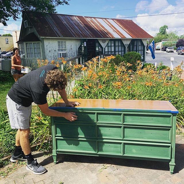 ✨Corey is working hard to finish this gorgeous, Amsterdam Green dresser. I am in love with this piece already💚 stay tuned for the finished pic! It&rsquo;s a GORGEOUS day in Berlin, come shop &amp; support the amazing small businesses in town. Open 1