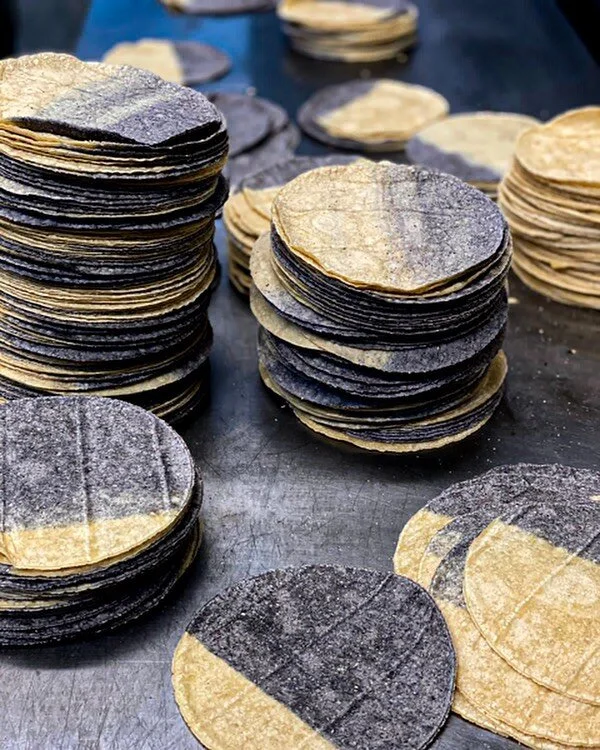 Organic blue corn marbled tortilla. 
Because a great taco deserves the best tortilla.

Coming this weekend to all stores.
.
.
.
.
.
.
.
#tacosandmargaritas #victoriabc #vancouverisland
#cambievillage #broadwaycityhall #lataqueriayvr #vancouver #vanci