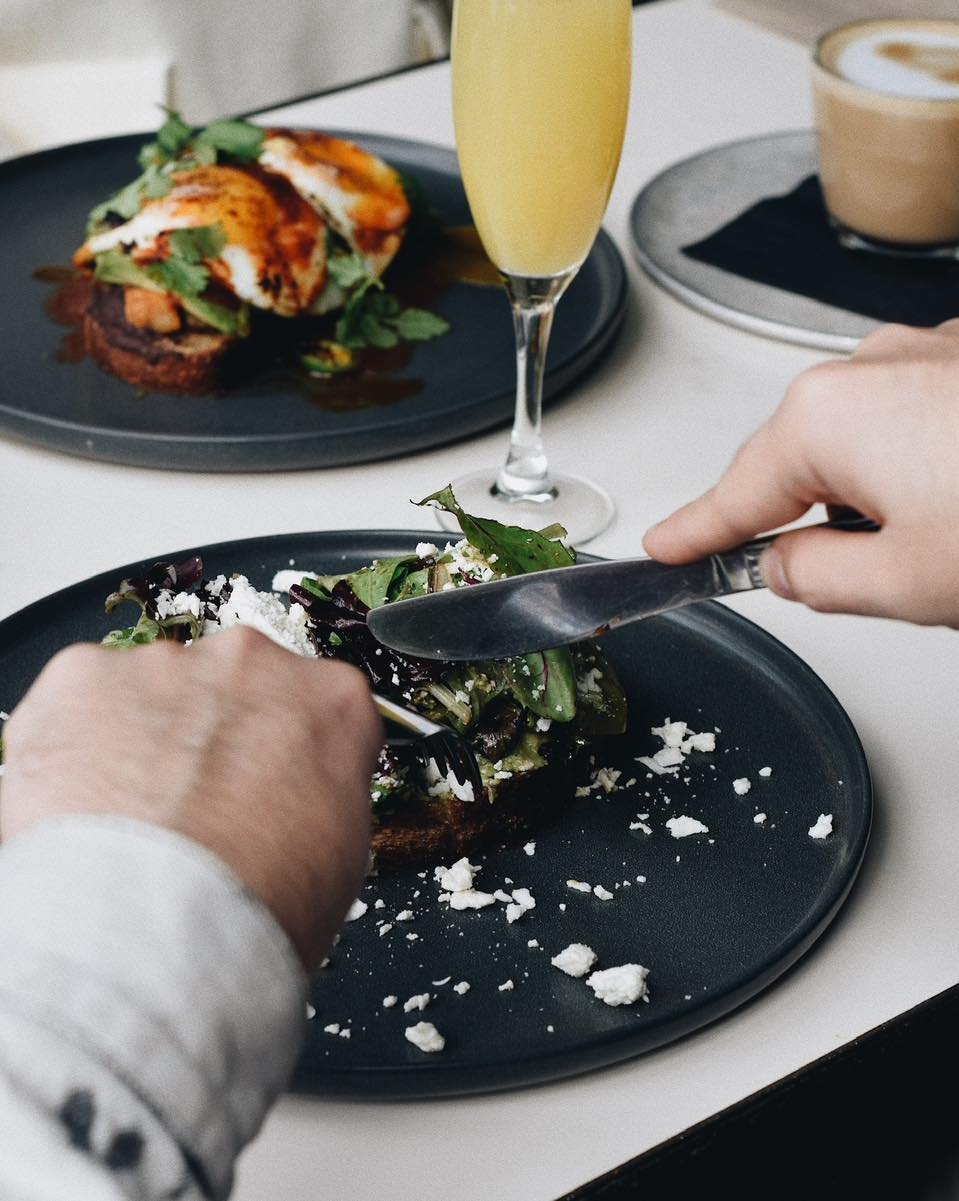 ⚫ One of our BRUNCH favorites: 

SMASHED AVOCADO TOAST: Sourdough bread, smashed avocado, heirloom tomatoes, queso fresco, mixed greens, and balsamic vinaigrette.

#amazingbrentwood #lataqueria #brunchtime #wheretoeatvancouer