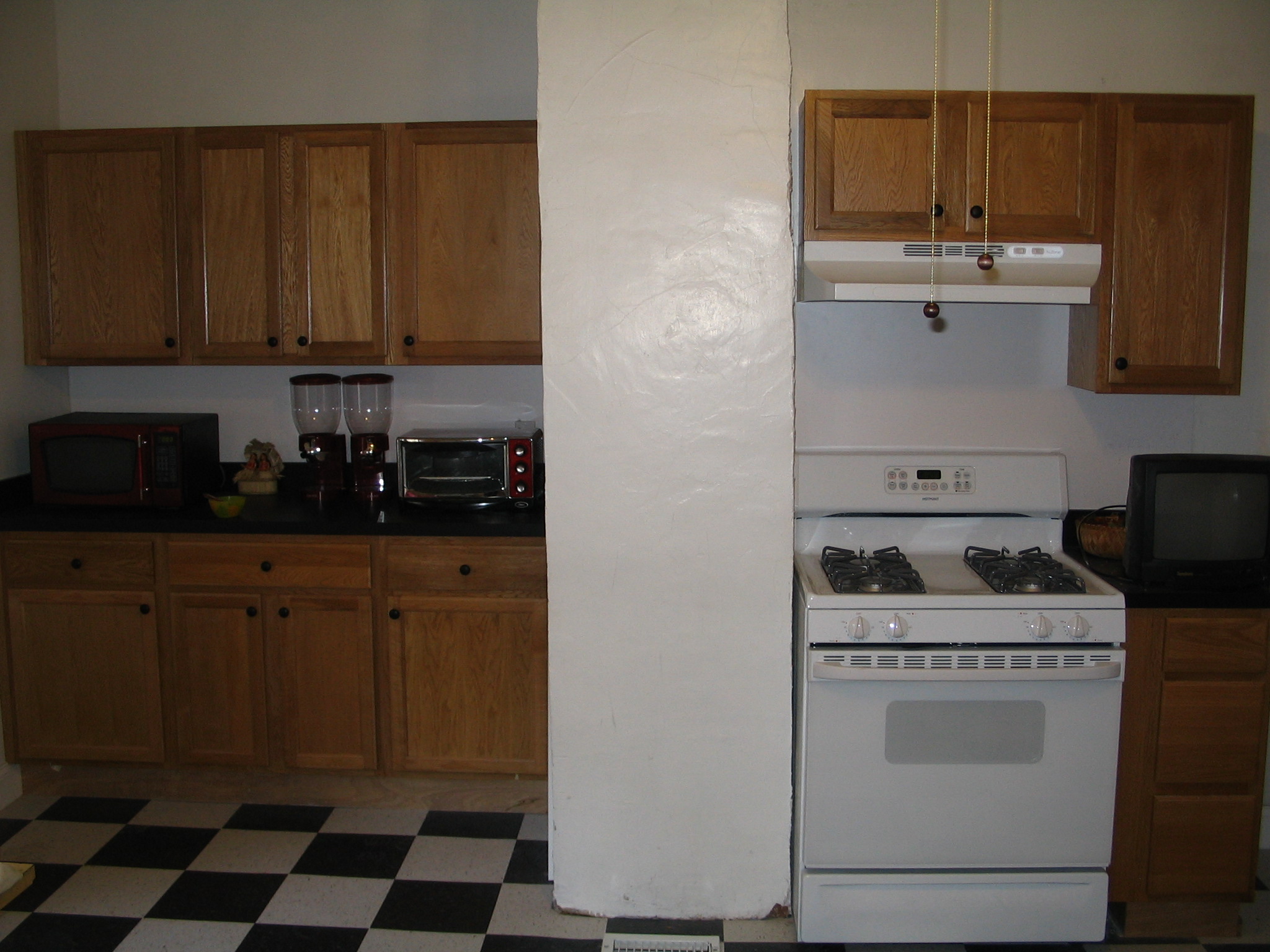  Inman St. kitchen (before) 