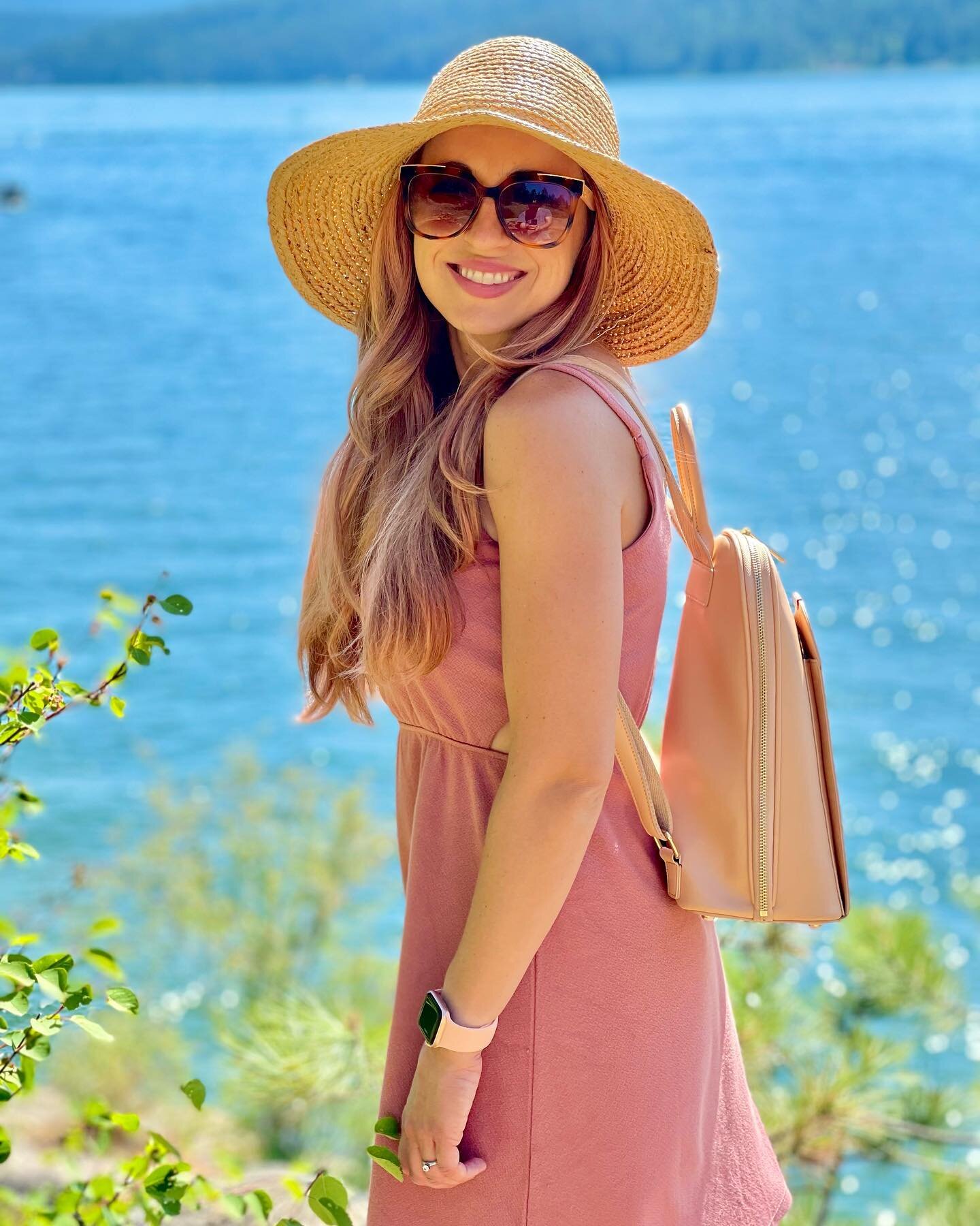 Feelin&rsquo; Pink💖
&nbsp; ⠀⠀⠀⠀⠀⠀⠀⠀⠀⠀⠀⠀
&nbsp; ⠀⠀⠀⠀⠀⠀⠀⠀⠀⠀⠀⠀
💦The lake is looking mighty fine recently. It&rsquo;s making me excited for summer and boating season.
&nbsp; ⠀⠀⠀⠀⠀⠀⠀⠀⠀⠀⠀⠀
&nbsp; ⠀⠀⠀⠀⠀⠀⠀⠀⠀⠀⠀⠀
🎒If you&rsquo;re in need of a cute backpack,