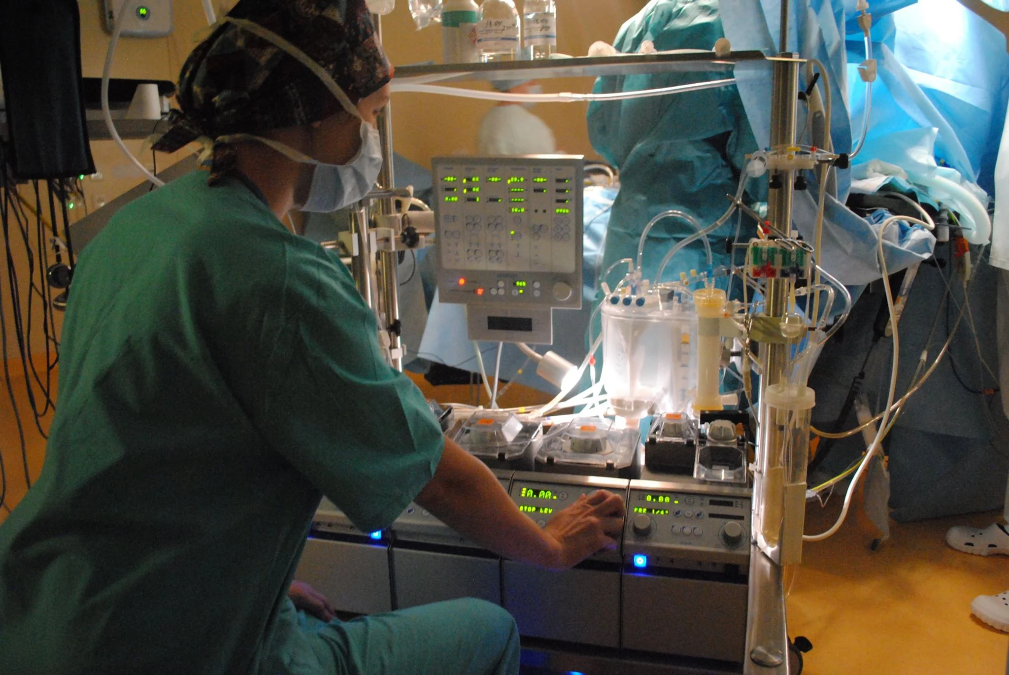 In the operating room Caitlin Blau, perfusionist from the Mayo Clinic, runs the cardiopulmonary bypass machine during open heart surgery. Once the surgical team has stopped the heart from beating, Caitlin’s job is to ensure that the patient’s body is adequately perfused and oxygenated – in other words, she temporarily manages the circulatory and respiratory functions of the heart and lungs while surgeons make direct repairs to the heart.