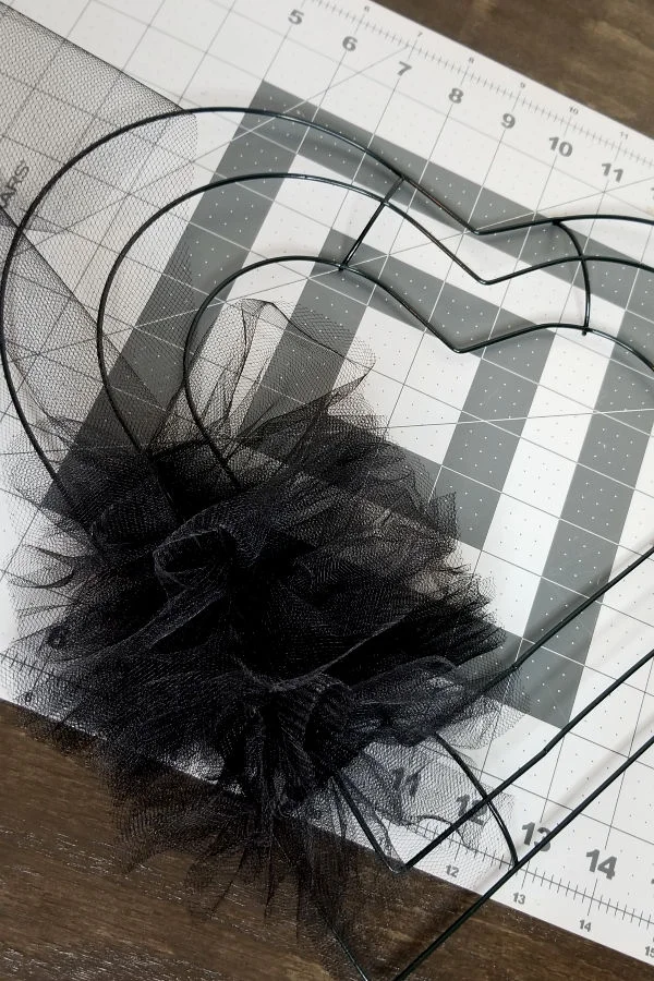 ruffle-wreath-how-to.jpg