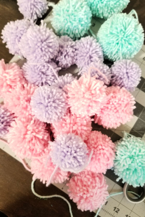 unicorn-pom-poms.jpg