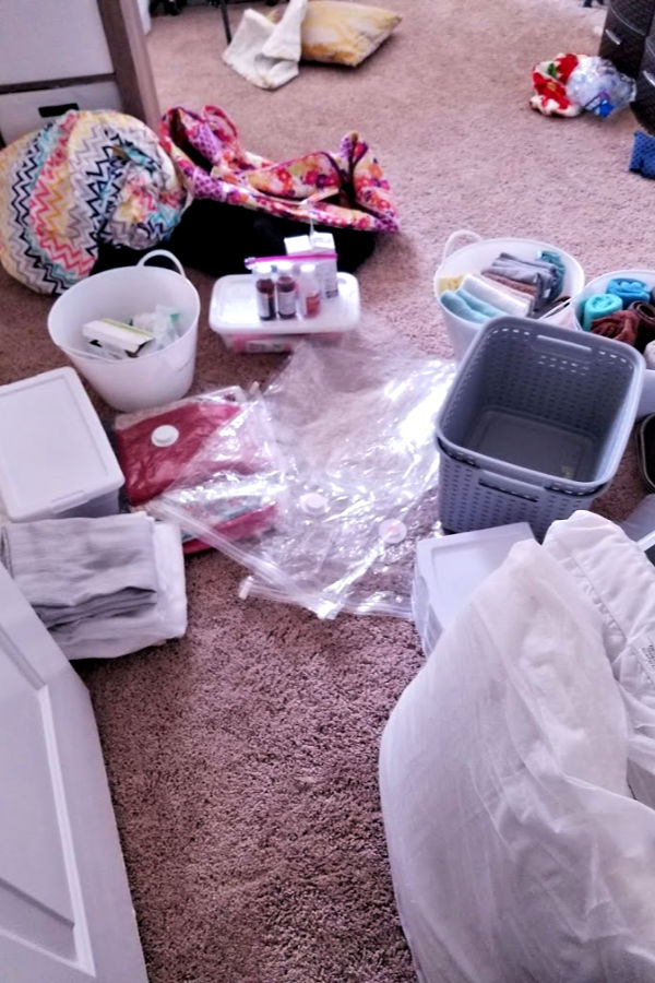 how-to-declutter-a-closet.jpg