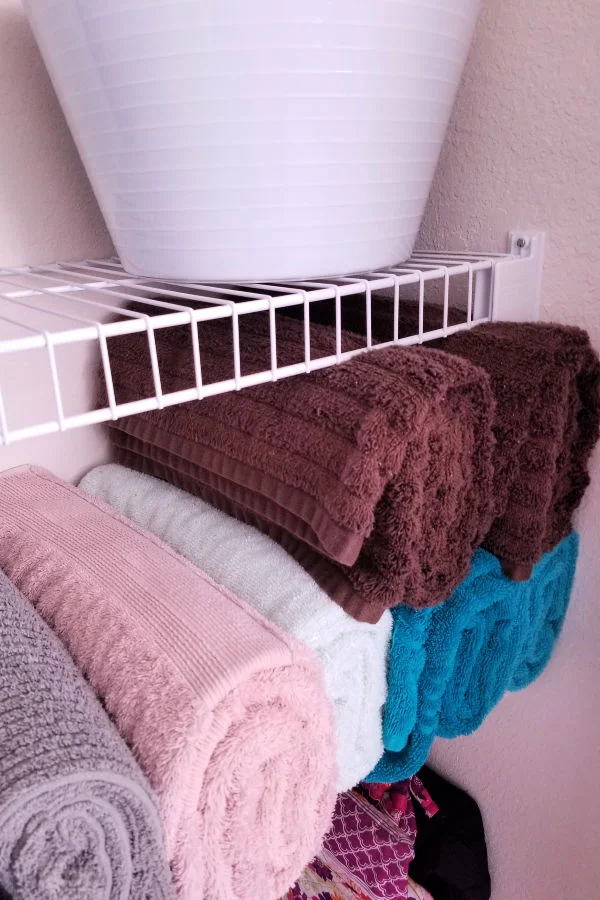 mariekondo-towel-folding.jpg