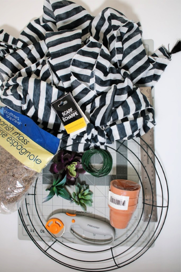 how-to-make-a-rag-wreath.jpg