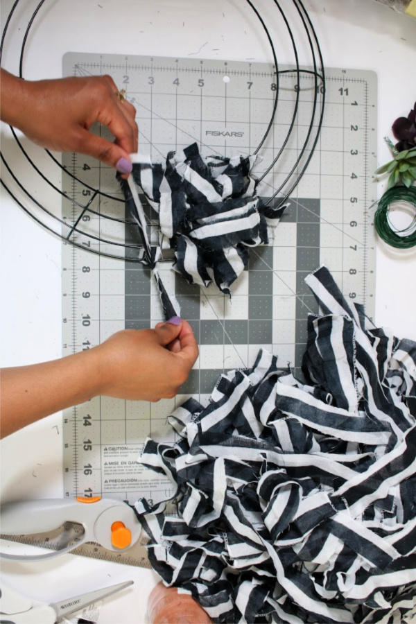 wire-wreath-form-diy.jpg