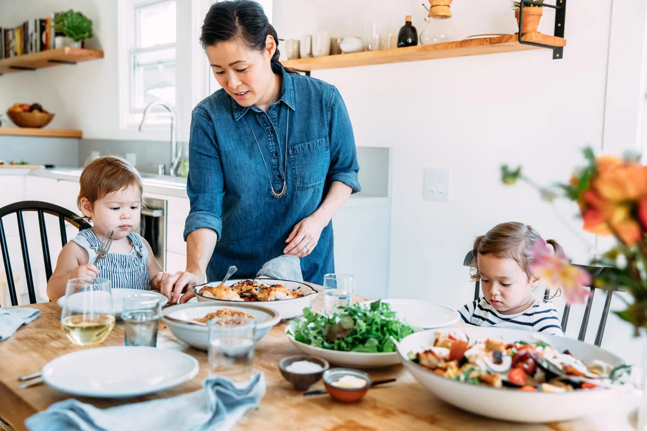 why-kids-should-play-with-their-food-inline-2.jpg