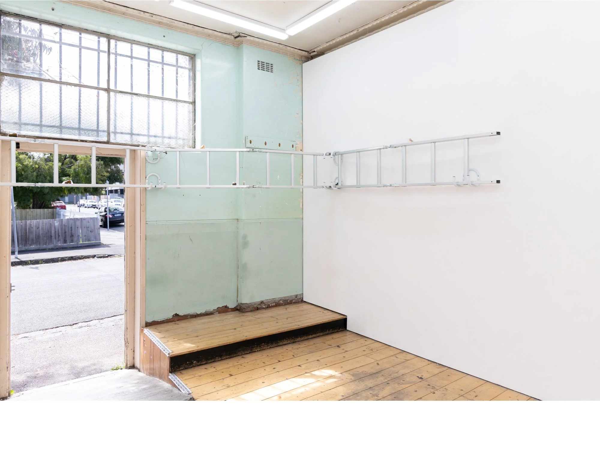 entry-right-wall-ramp-step.jpg