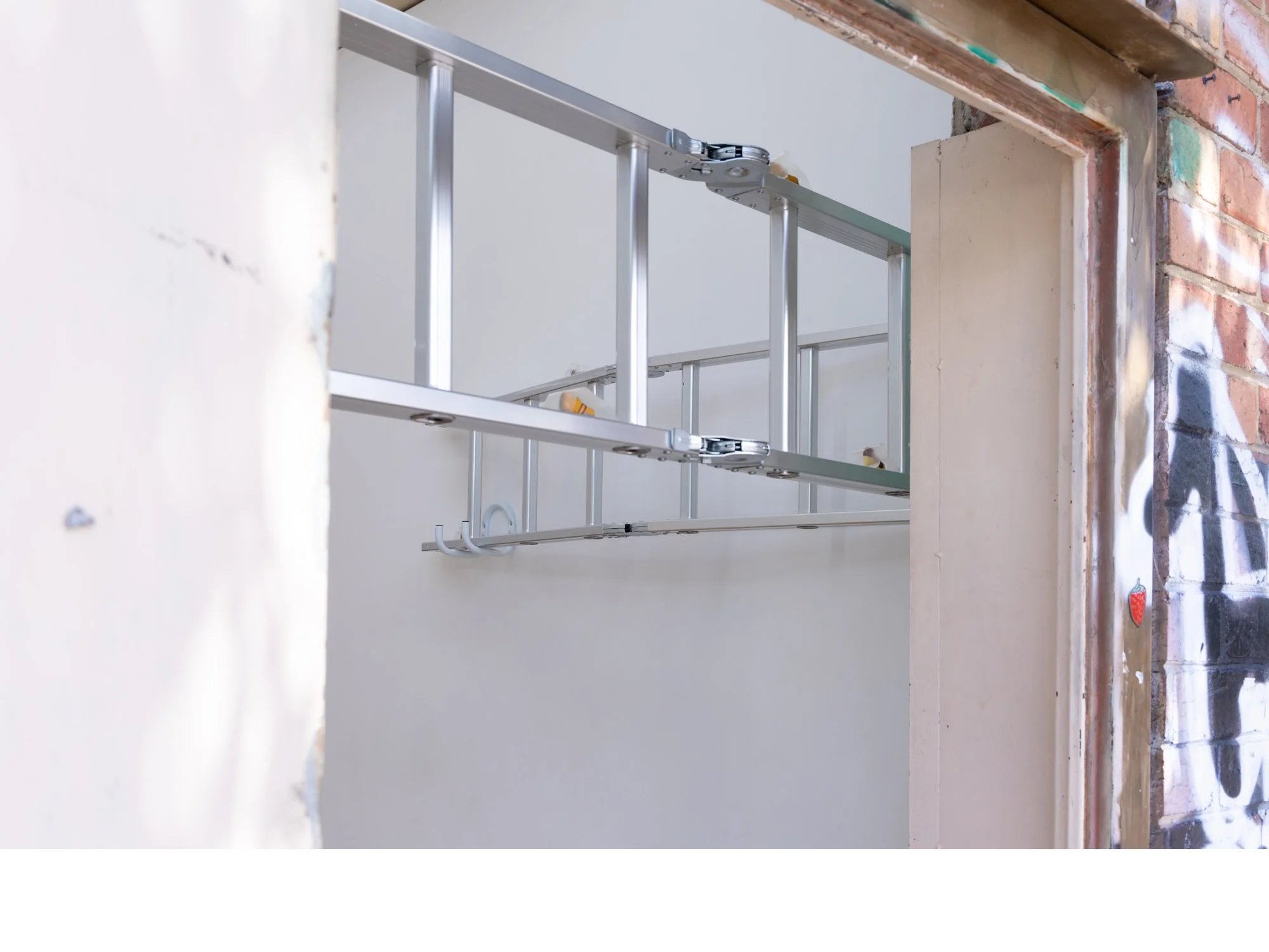 ext-entry-rightwall.jpg