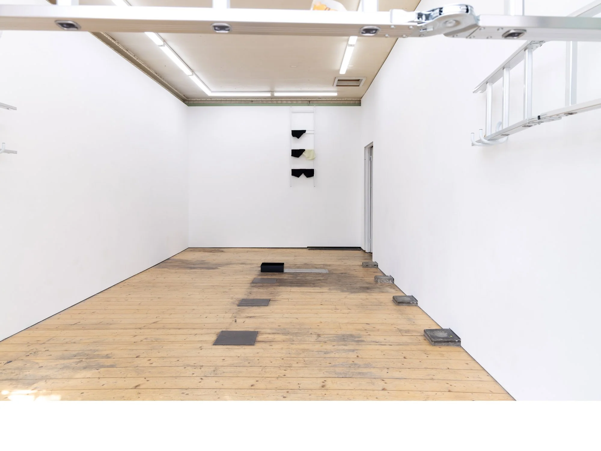 entry-ladder-backwall-floor.jpg